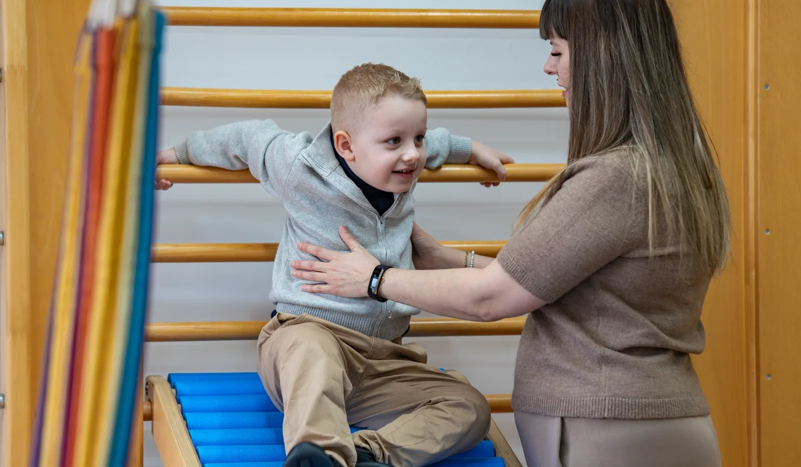 Therapie an der Sprossenwand